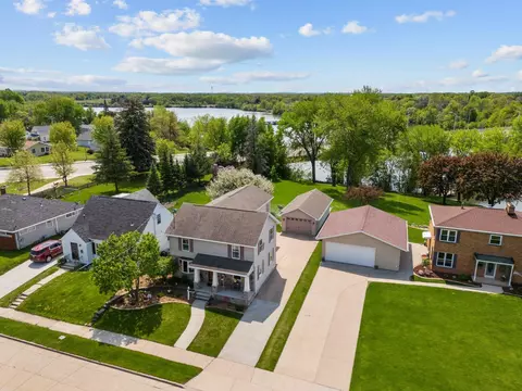 329 W Lincoln Ave, Little Chute, WI 54140