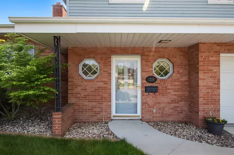 1524 S Bartell Dr, Appleton, WI 54914 photo 2