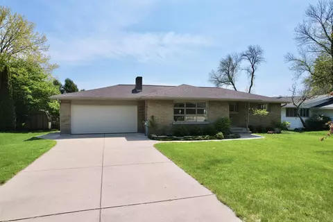 213 Henes Park Dr, Menominee, MI 49858