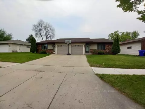 3327 E Canary St, Appleton, WI 54915