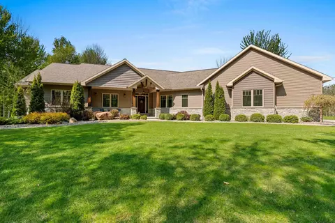 3208 Anston Rd, Suamico, WI 54313