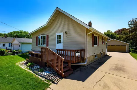 715 Bismarck Ave, Oshkosh, WI 54902