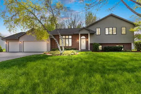 w2411 Valleywood Lane, Appleton, WI 54915