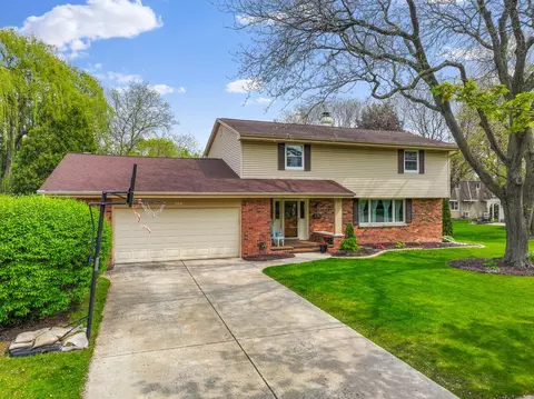 630 Voelker St, De Pere, WI 54115