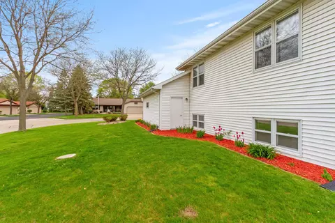 Exterior - 11 Fiesta Ct, Appleton, WI 54911 photo 8 of 20