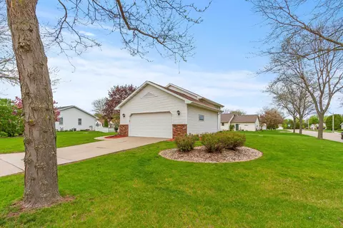 Exterior - 11 Fiesta Ct, Appleton, WI 54911 photo 18 of 20