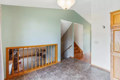 Entry Way - 11 Fiesta Ct, Appleton, WI 54911 photo 5 of 9