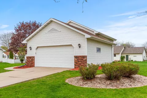 Exterior - 11 Fiesta Ct, Appleton, WI 54911 photo 17 of 20