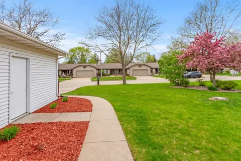 Exterior - 11 Fiesta Ct, Appleton, WI 54911 photo 20 of 20