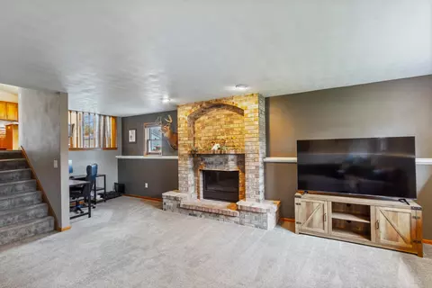 Living - 11 Fiesta Ct, Appleton, WI 54911 photo 3 of 5