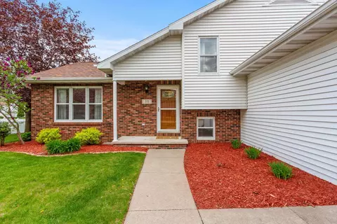 Exterior - 11 Fiesta Ct, Appleton, WI 54911 photo 19 of 20