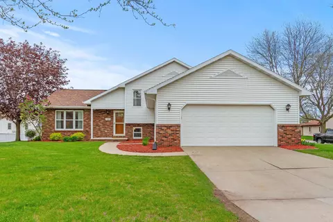 Exterior - 11 Fiesta Ct, Appleton, WI 54911 photo 12 of 20