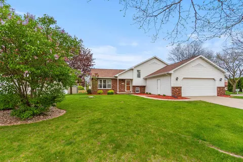 Exterior - 11 Fiesta Ct, Appleton, WI 54911 photo 16 of 20