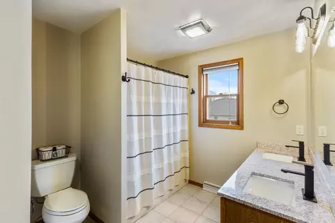 Bath - 11 Fiesta Ct, Appleton, WI 54911 photo 1 of 4