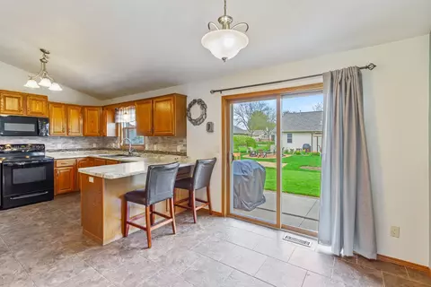 Kitchen - 11 Fiesta Ct, Appleton, WI 54911 photo 3 of 5