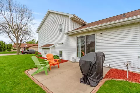 Exterior - 11 Fiesta Ct, Appleton, WI 54911 photo 10 of 20