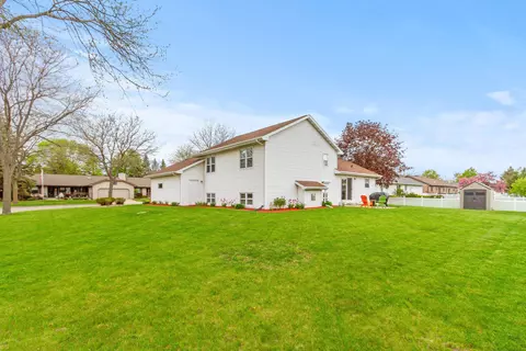Exterior - 11 Fiesta Ct, Appleton, WI 54911 photo 6 of 20