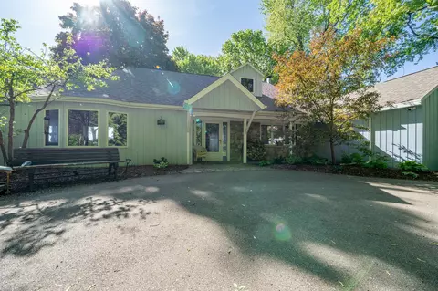 232 Limekiln Dr, Neenah, WI 54956