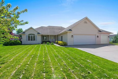 1520 Fallow Dr, Neenah, WI 54956