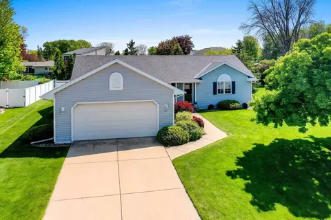 1121 Aldrin St, De Pere, WI 54115