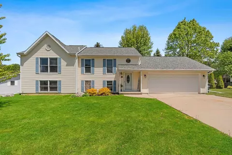 125 Hillside Ln, Shawano, WI 54166