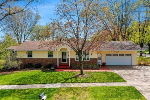 2266 Sunrise Ct, Green Bay, WI 54302