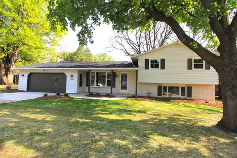 2609 Woodridge Ln, Green Bay, WI 54304