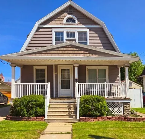 944 W 9th Ave, Oshkosh, WI 54902