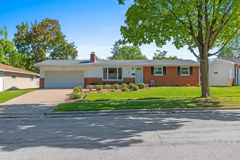 1494 Servais St, Green Bay, WI 54304