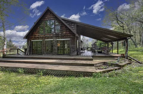 n4611 Wisconsin 49, Waupaca, WI 54981