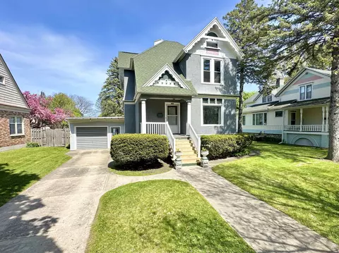 1716 7th St, Menominee, MI 49858