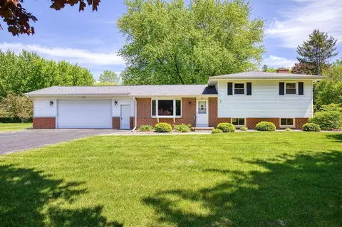 1372 Valley Rd, Oshkosh, WI 54904