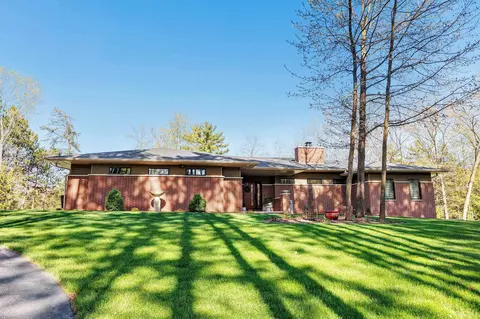 2800 Northwood Rd, Green Bay, WI 54313