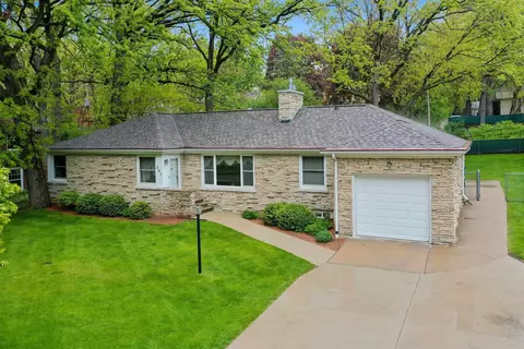 241 Greene Ave, Green Bay, WI 54301