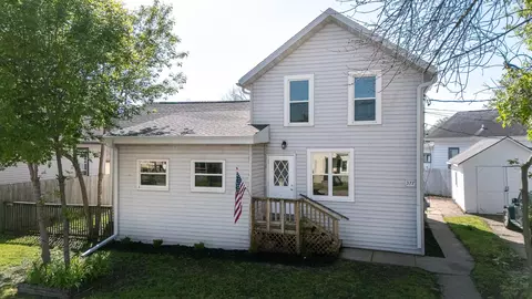 377 Ahnaip St, Menasha, WI 54952
