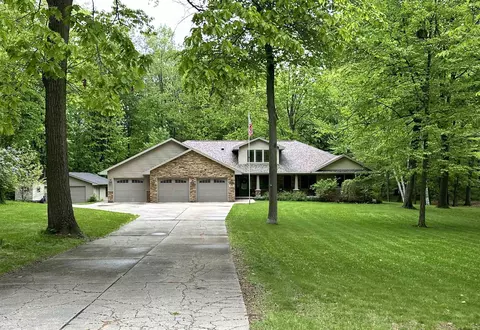 5820 S Wedgewood Dr, Little Suamico, WI 54141