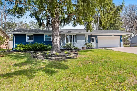 1407 Baumgart Rd, Green Bay, WI 54304
