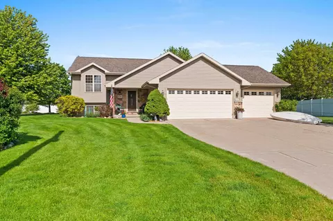 2242 Nick Ln, De Pere, WI 54115