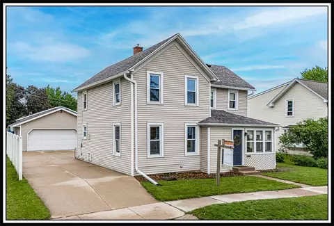311 E Quincy St, New London, WI 54961