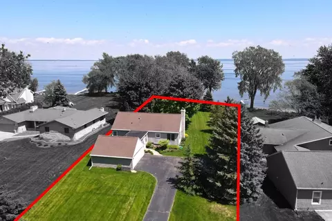 548 Sunrise Bay Rd, Neenah, WI 54956