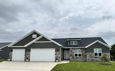 5600 N Amethyst Dr, Appleton, WI 54913