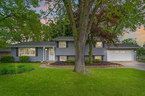 190 Plummer Ct, Neenah, WI 54956