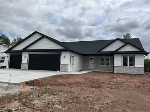 2221 White Dove Ln, Kaukauna, WI 54130