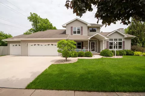 320 Fox Fire Dr, Oshkosh, WI 54904
