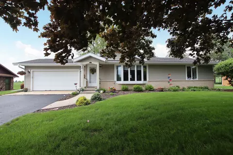 1021 Fond Du Lac St, Mount Calvary, WI 53057