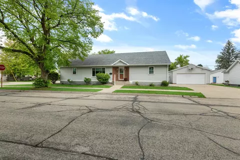 1624 Parnell St, Marinette, WI 54143