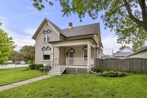 212 E Beacon Ave, New London, WI 54961