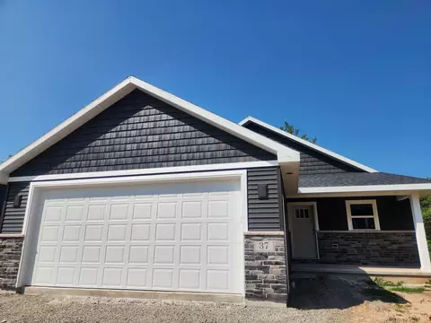 37 Ash Grove Pl, Kaukauna, WI 54130