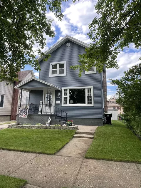 1002 17th Ave, Menominee, MI 49858