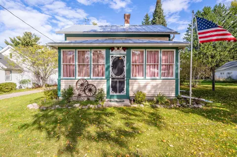 345 Water St, Iola, WI 54945